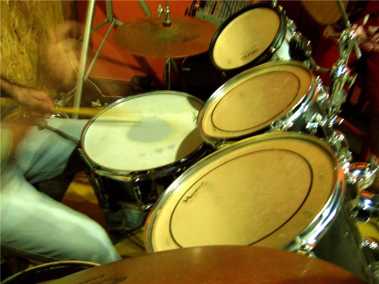 Drums Kit and Drumming